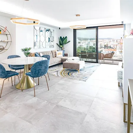 Inf25e- Tastefully Furnished Flat, Center 아파트 에스테포나