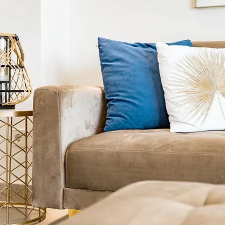 Inf25e- Tastefully Furnished Flat, Center 아파트 에스테포나