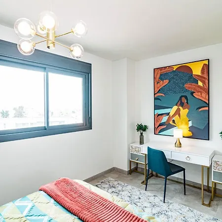 Inf25e- Tastefully Furnished Flat, Center 아파트 에스테포나