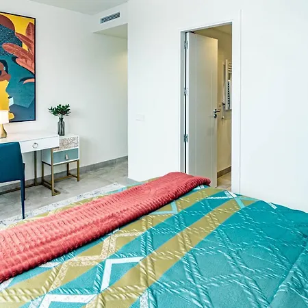 Inf25e- Tastefully Furnished Flat, Center